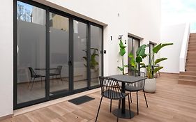 Villa 41 - Private Studios Faro Airport, Beach And City Center
